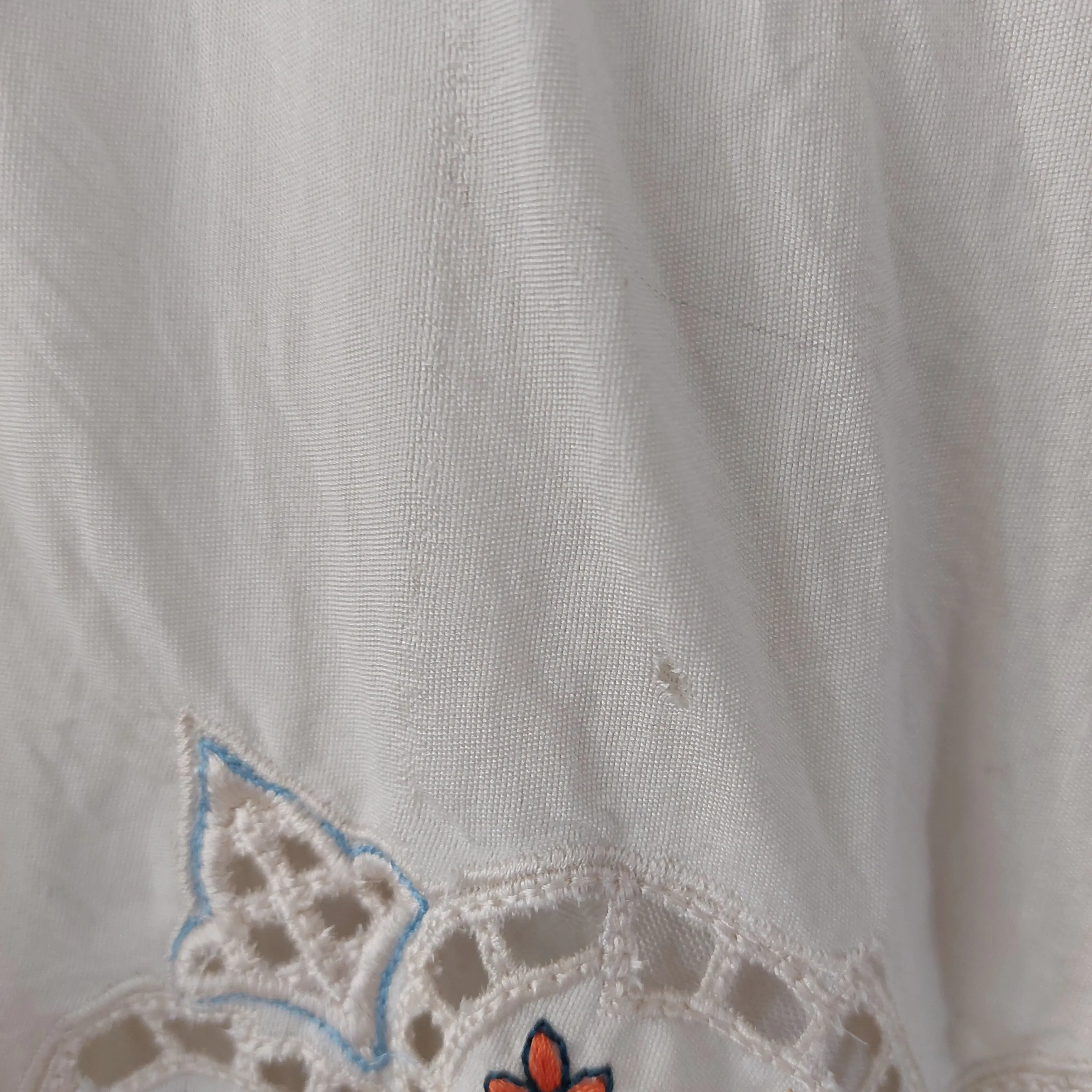 Nia Mia 'Ivory 2' Embroidered Kurta Set | Like New |