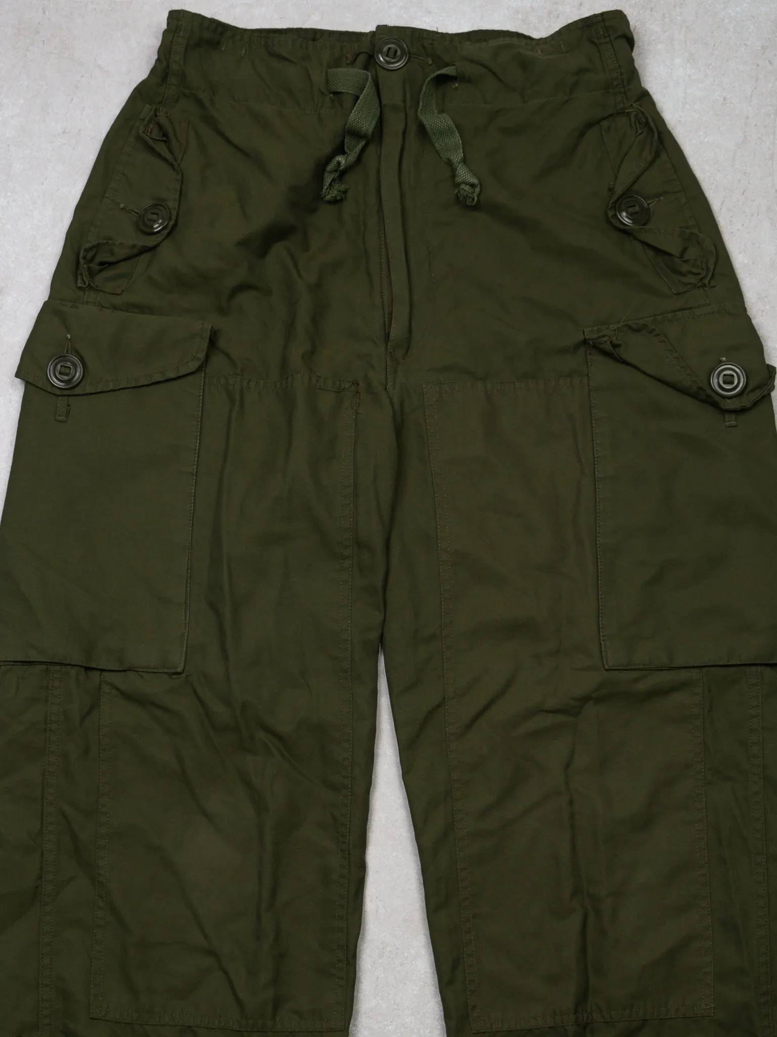 Vintage '84 Adjustable Green Army Windproof Parachute Pants (26-33 x 29)